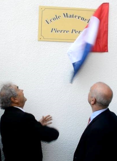 Pierre Perret inaugure l'école qui porte son nom à Castelsarrasin